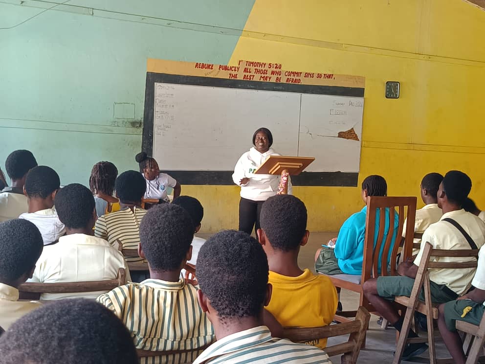 Students participate in a YAAG learning and mentorship session.